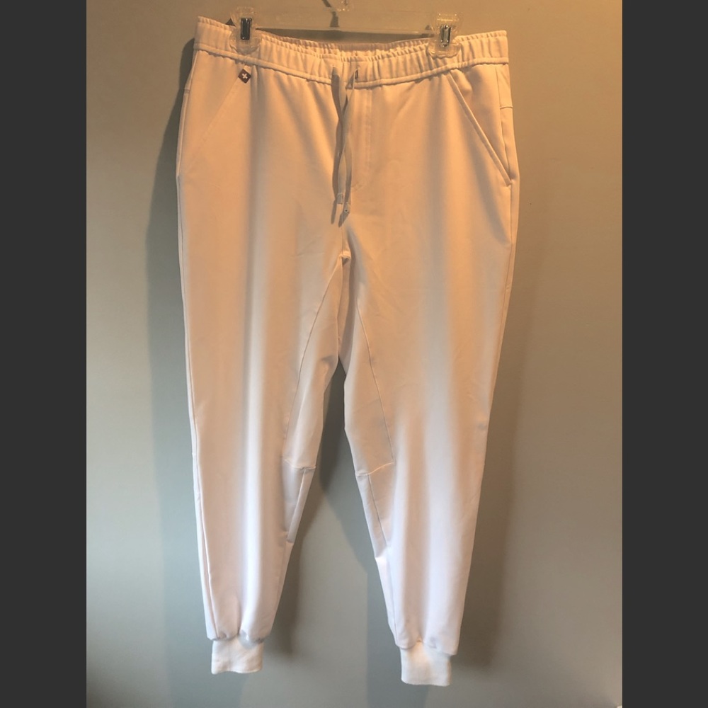 Men’s Figs Tansen White Jogger Scrub Pants Pockets Slim Size M NWOT Technical